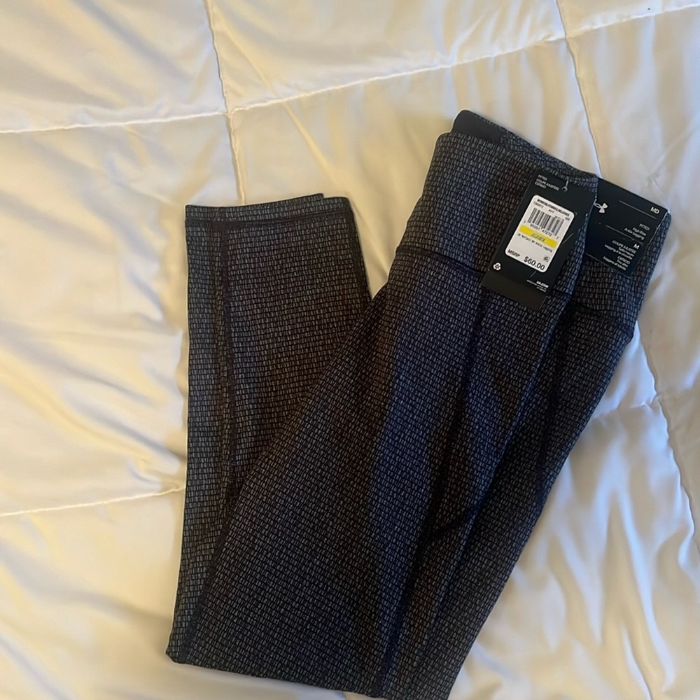 Womens Under Armour ankle leggings. NWT. size Medium